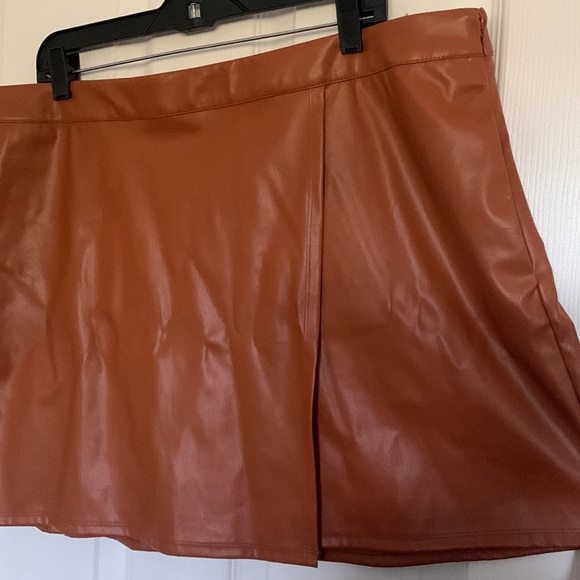 Side Zipper Brown Pleather Middy Skirt - Picture 2 of 7